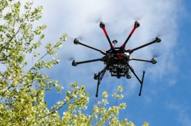 Drony w praktyce: Zastosowania i regulacje